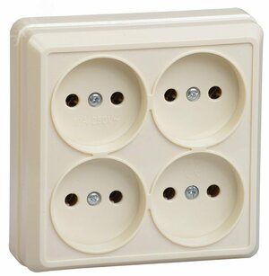 ОКТАВА Розетка 4 поста без заземления 10А наружная кремовая