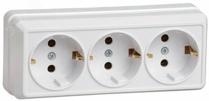 Розетка тройная с заземлением 16А белая