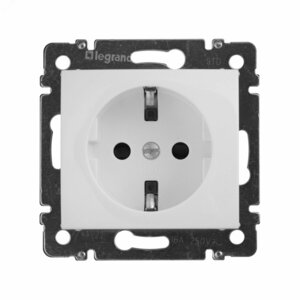 VALENA Розетка с заземлением со шторками в рамку белая (774421)